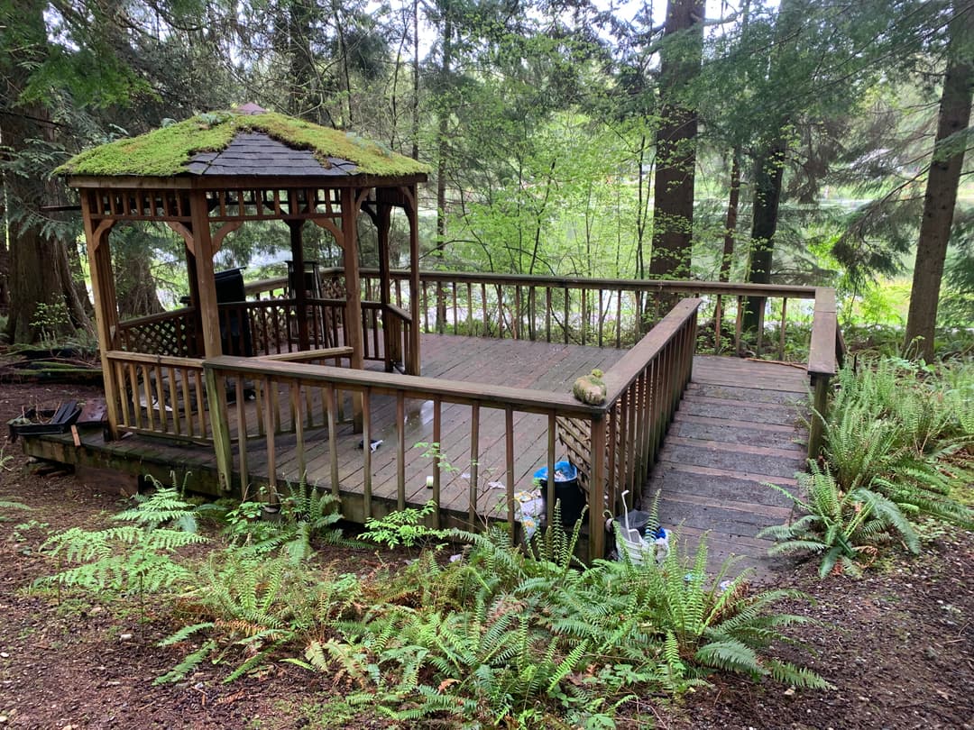 picture of a newly remodeled deck and gazebo 