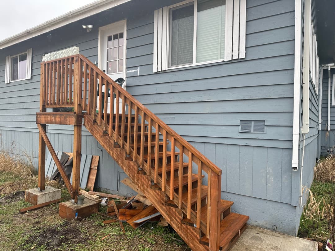 picture of a newly installed wooden deck and staircase
